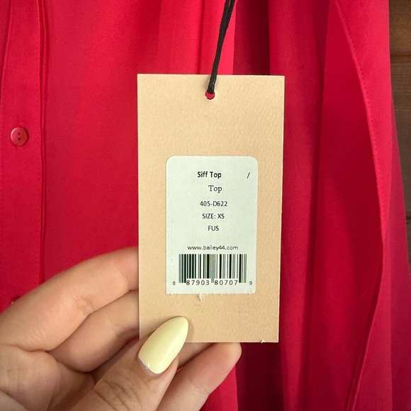 Revolve Siff Blouse in Fuchsia from Bailey 44 🎀 - Picture 5 of 8